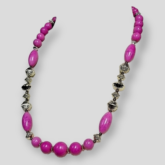 Vintage 1960s Mid Century Lilac Acrylic Beaded Gold Tone Necklace - Picture 3 of 10